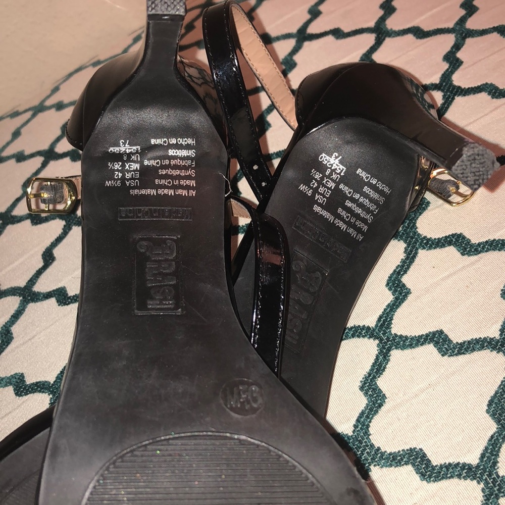 Heels 🖤 - Picture 3 of 4